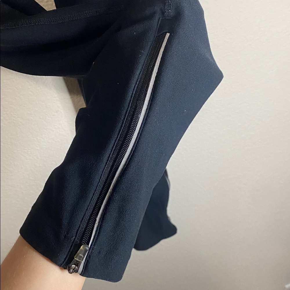 🐛Nike Dri-fit Black leggings that zip open at the bottoms of the legs! - Picture 3 of 10